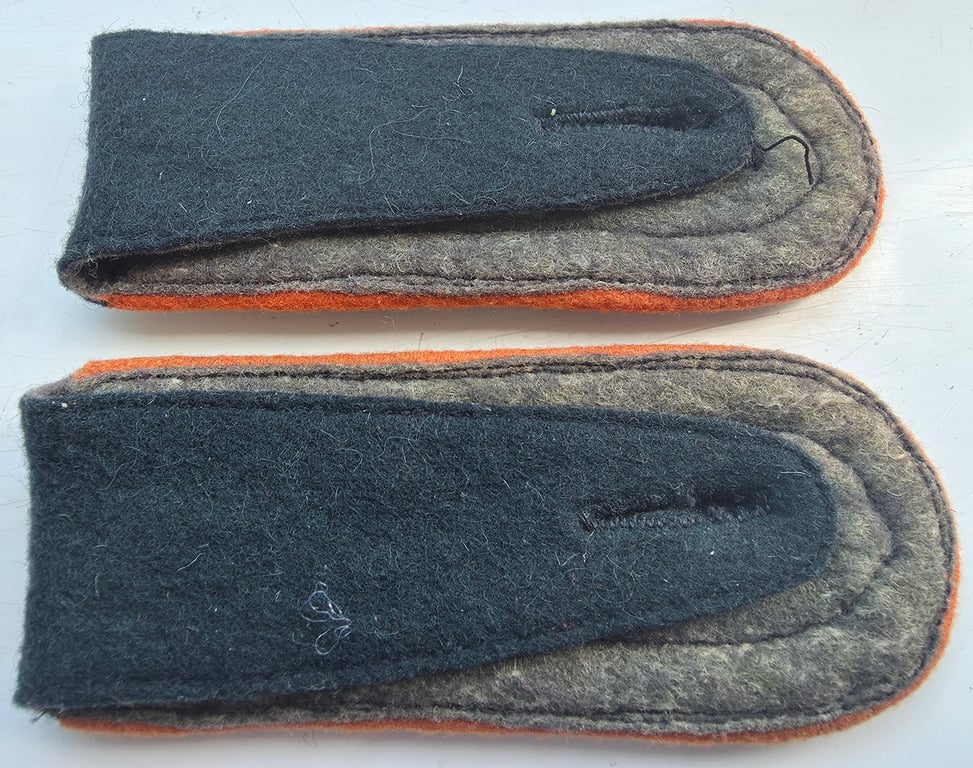 WH pair of GD Field Police NCO shoulder straps
