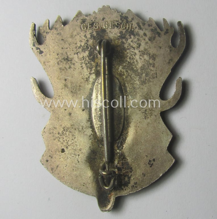 Silverish-toned membership-pin: 'Reichsbund Deutsche Jägerschaft' (ie. 'DJV') being a detailed- (albeit non-maker-marked) example that is executed in silver-toned 'Buntmetall'