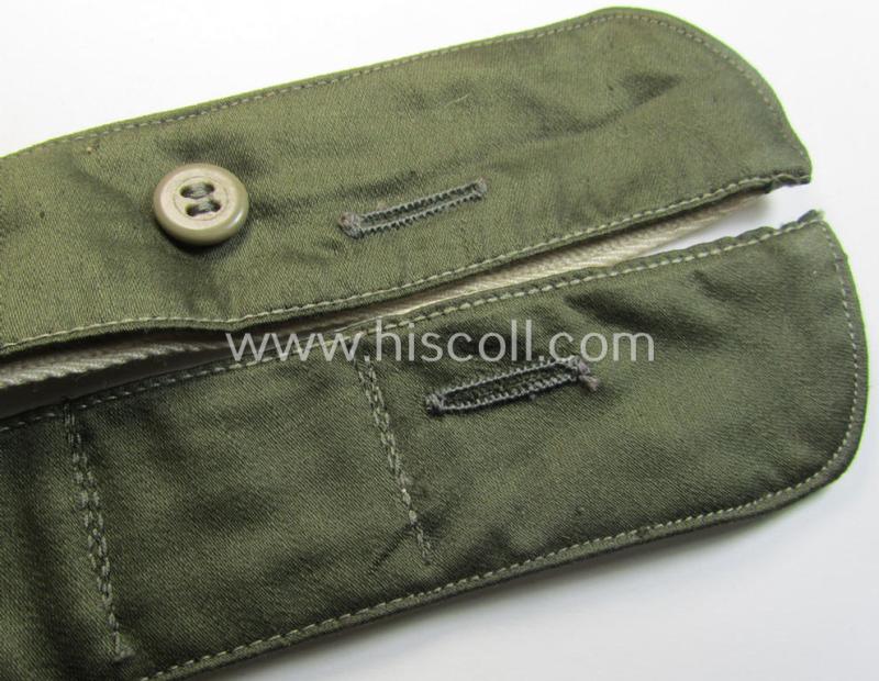 Superb, WH (Heeres o. Waffen-SS) greenish-coloured- and/or 'standard-issue'-pattern so-called: 'Kragenbinde' (or: uniform inner-collar) being a regular-issued and/or maker-marked example that comes in a hardly used- ie. worn-, condition