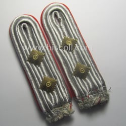 Pair of WH (LW) officers'-type shoulderboards: 'Hauptmann eines...