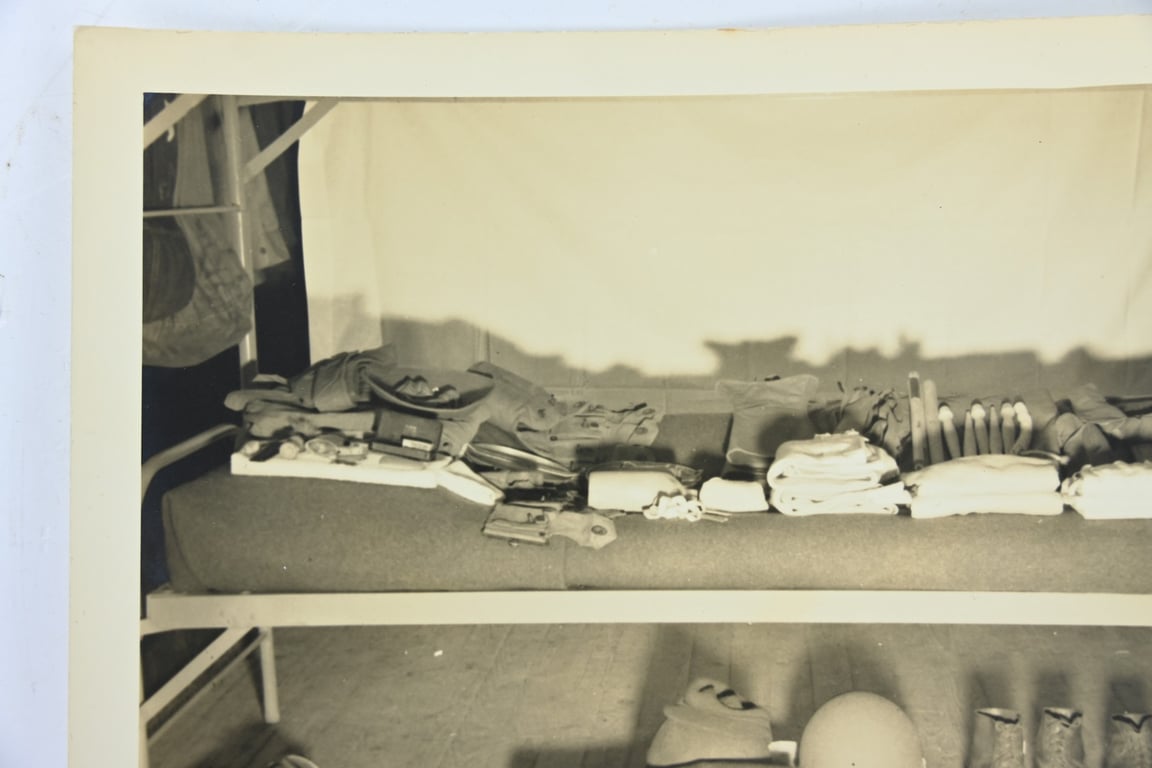 US WW2 Press Photo 'Soldier Equipment'