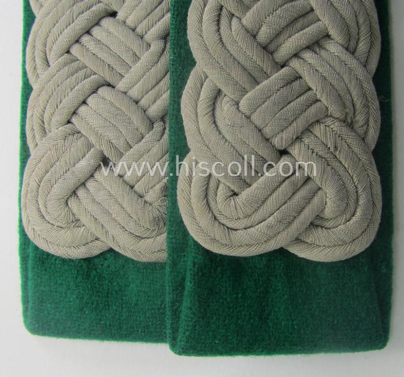 'Virtually mint- ie. unissued' pair of WH (Heeres) officers'-type shoulderboards: 'Major eines Jäger- o. Gebirgsjäger-Rgts.'