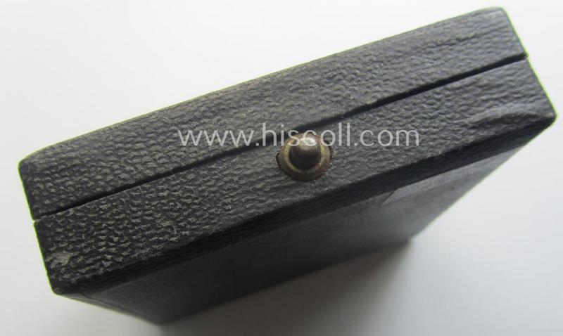 'Verwundeten-Abzeichen in Gold' being a non-maker-marked- and typical 'Buntmetall'-based (ie. 'thin-pinned'!) example that comes stored in its maker- (ie. 'Hauptmünzamt - Wien'-) marked etui as issued