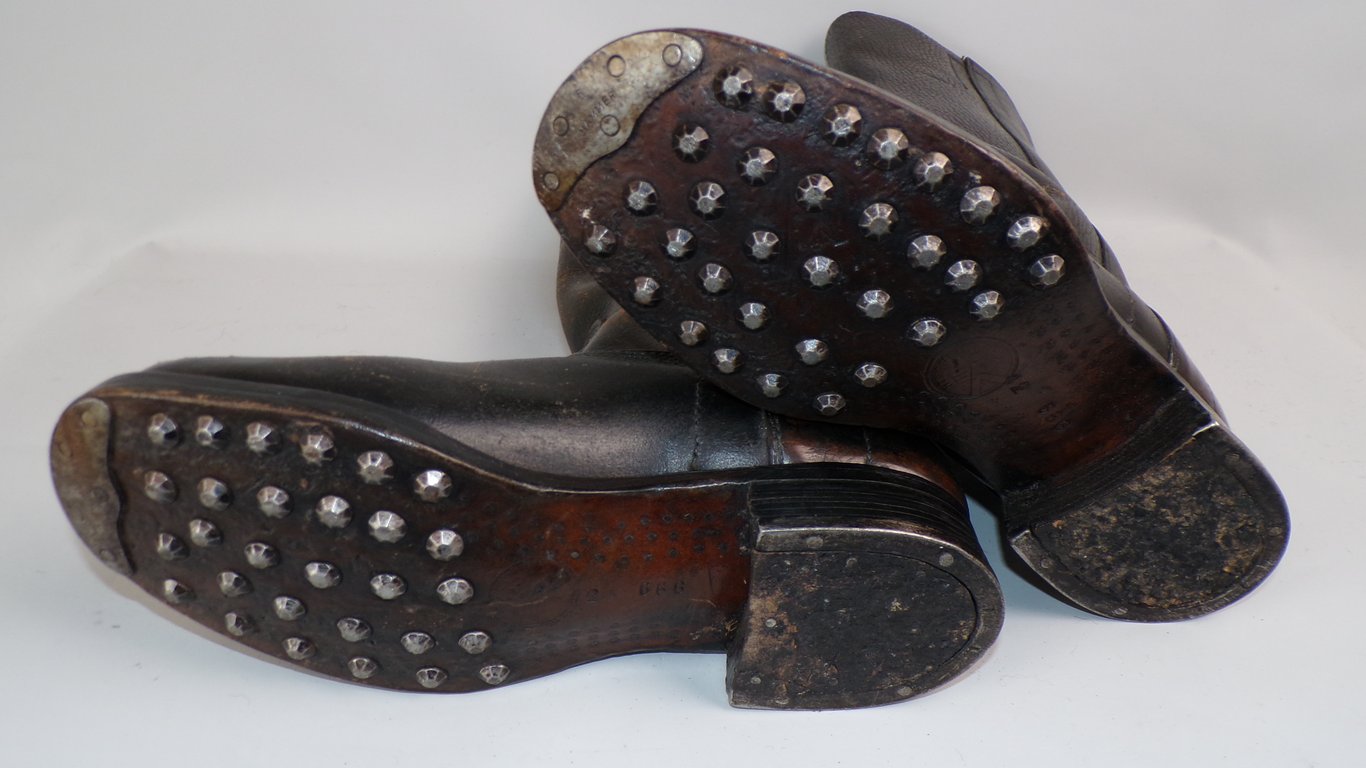 Mint Marschstiefel or "Knobelbecher" (jackboots)