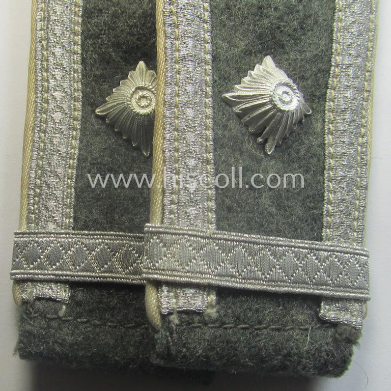 Pair of WH (Heeres) 'M41 o. M43'-pattern NCO-type shoulderstraps: 'Feldwebel eines Infanterie-Rgts.'