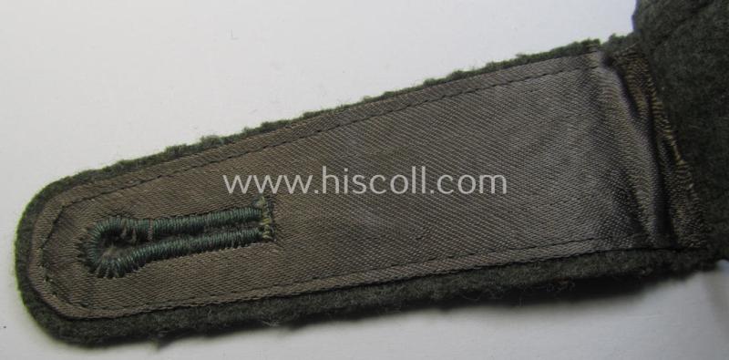 Single - I deem mid-war-period - so-called: 'M40 o. M43'-pattern, WH (Heeres) NCO-type shoulderstrap as piped in the light-blue-coloured branchcolour as was intended for usage by an: 'Uffz. der Nachschub-Truppen'