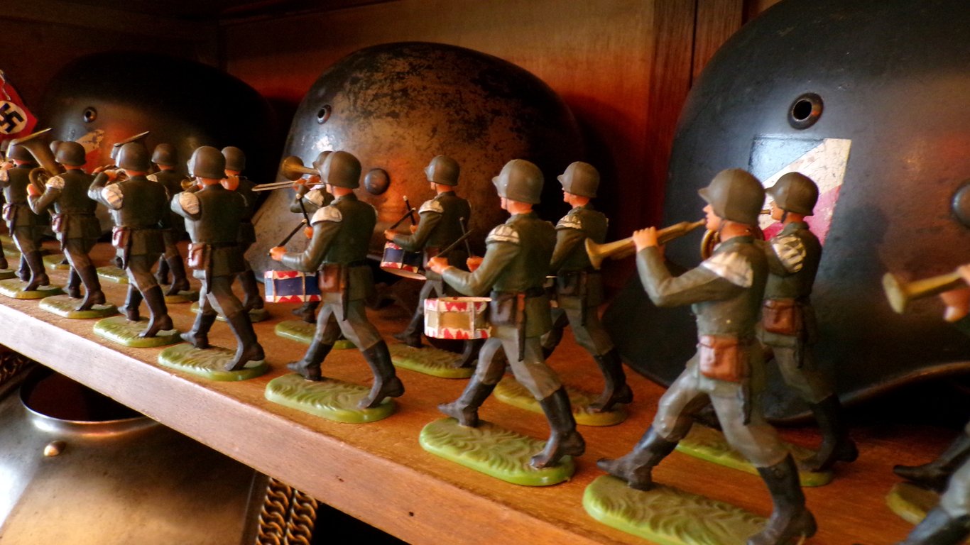 Exceptional 27-Piece Elastolin WWII Whermacht Band