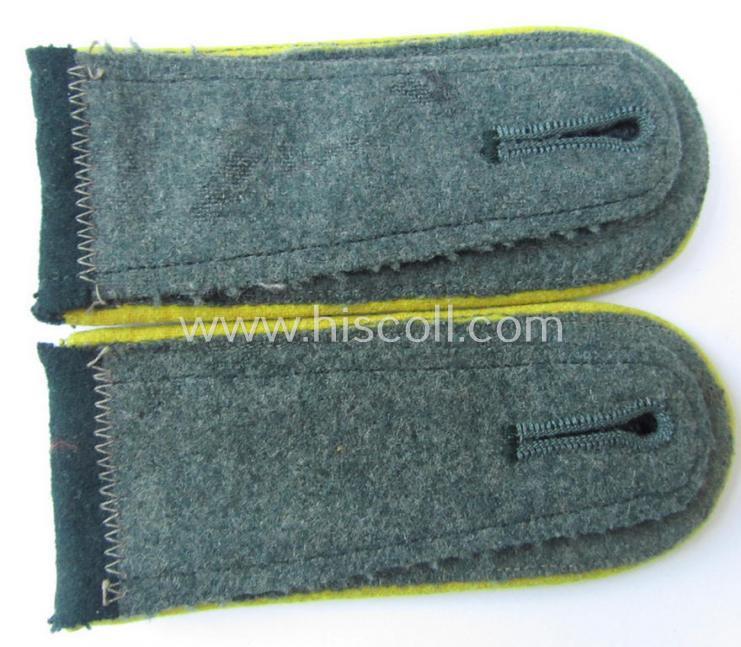 Attractive - and fully matching! - pair of WH (Heeres) (I deem) early-war-period (ie. 'M36'/M40-pattern, rounded-styled) NCO-type shoulderstraps as was intended for usage by an: 'Unteroffizier der Heeres Nachrichten-Truppen'