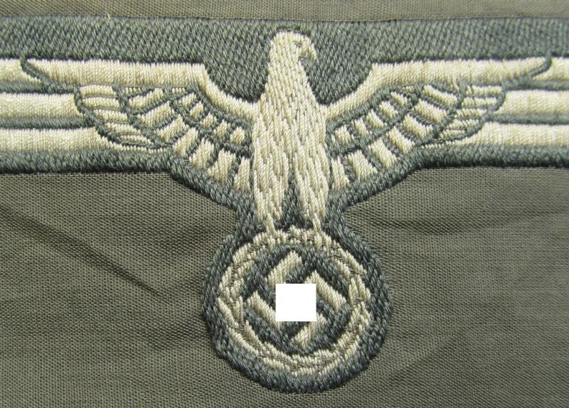 Superb - and scarcely found! - WH (Heeres) early- (ie. pre)-war-period- and/or greyish-white-coloured breast-eagle of the so-called: 'M35-pattern' (ie. 'Brustadler für Mannschaften u. Uffz.') as was executed in the neat 'BeVo'-weave pattern