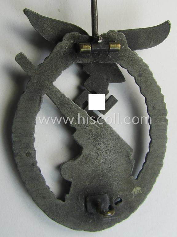 Later-war period- and/or: zinc- (ie. 'Feinzink'-) based- example of a non-maker-marked-, WH (Luftwaffe) 'Flakkampfabzeichen' (or: airforce anti-aircraft badge), as was produced by the desirable: 'Wilhelm Deumer'-company