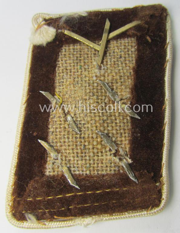 Attractive - albeit regrettably single! - N.S.D.A.P.-type collar-patch (ie. 'Kragenspiegel für pol. Leiter') as was intended for usage by an: 'N.S.D.A.P.-Obergemeinschaftsleiter' at 'Kreis'-level and that comes in a used ie. worn, condition