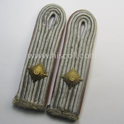 Neat - and fully matching! - pair of...