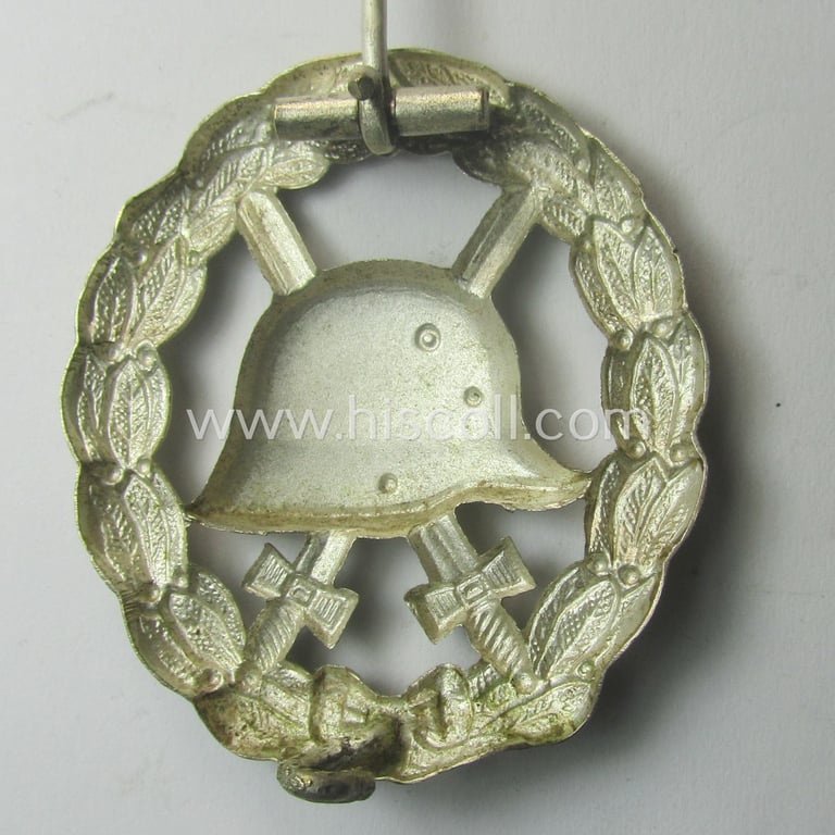 WWI-pattern, 'frosted' silver-class wound-badge (ie.: 'Verwundeten Abzeichen in Silber') of the so-called: 'Durchbrochener'-pattern