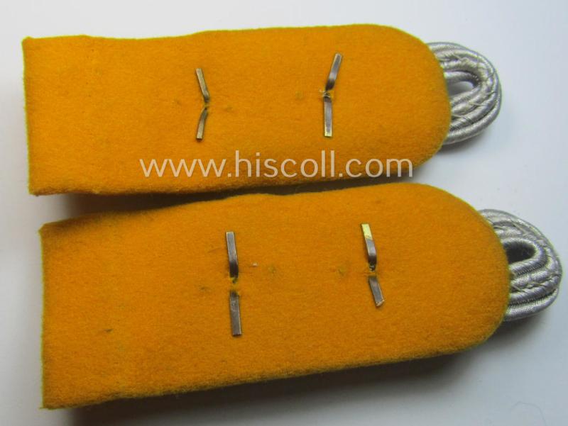 Pair of WH (Luftwaffe) high-ranked, officers'-type shoulderboards as piped in the golden-yellow-coloured brancolour as was intended for usage by an: 'Oberst der Flieger- o. Fallschirmjäger-Truppen'