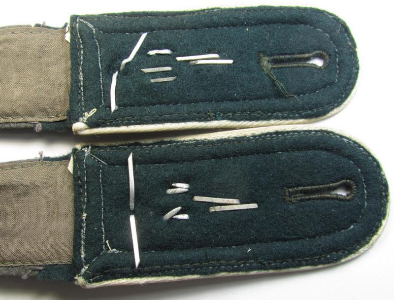 Attractive - and fully matching! - pair of WH (Heeres), early- (ie. pre-) war-period- (ie. 'M36 o. 40'-pattern) 'cyphered' NCO-type shoulderstraps as was intended for usage by a: 'Feldwebel der Divisionsstabs des 22. Infanterie-Divisions'
