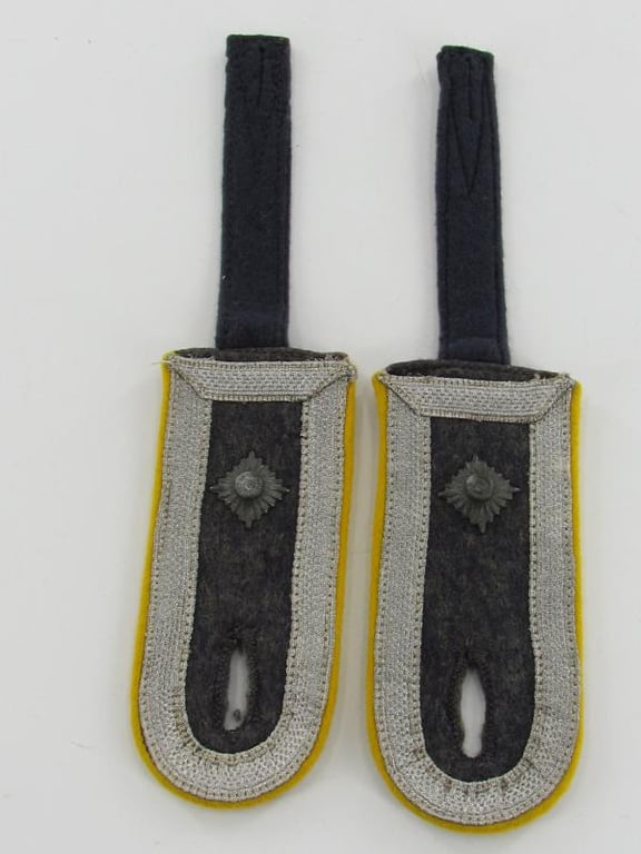 Luftwaffe Shoulder boards for "Feldwebel" flight / paratrooper