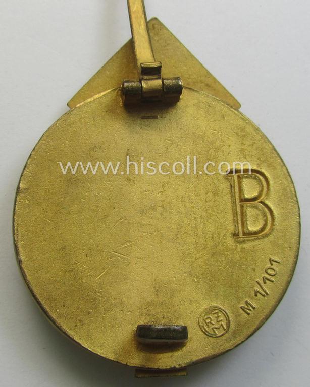 'HJ'-related so-called: 'HJ-Führer-Sport-Abz.' being a maker- (ie. 'RzM M1/101' or: 'G. Brehmer'-) marked, 'Buntmetall'-based (and 'B'-numbered), example that comes in a hardly used- nor worn, condition