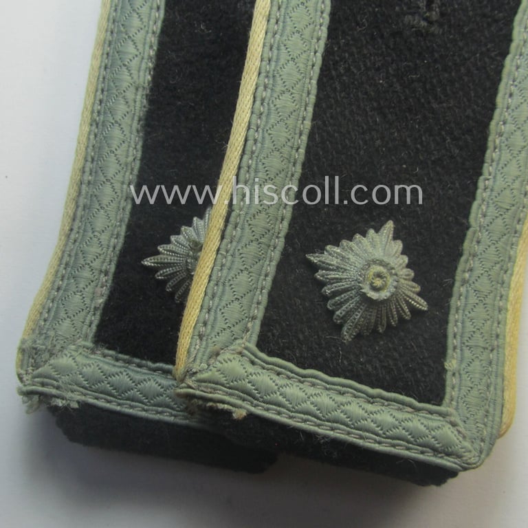 Stunning pair of Waffen-SS NCO-type shoulderstraps as piped in the white-coloured branchcolour as was intended for usage by an: 'SS-Oberscharführer' who served within the: 'Waffen-SS Infanterie-Trpn.'