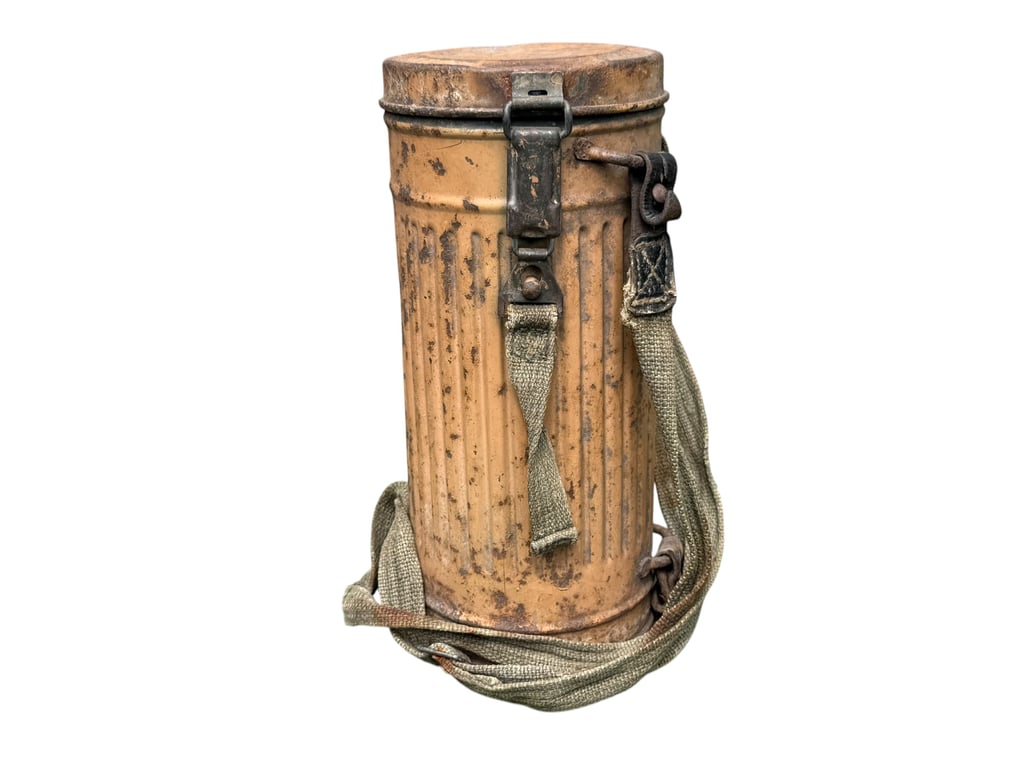 Sud Front Gasmasker and Canister