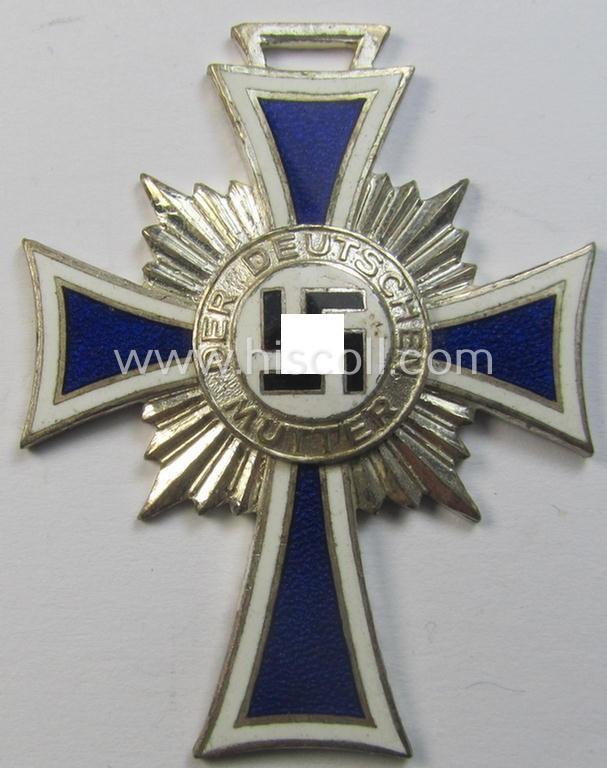 Attractive, 'Ehrenkreuz der deutschen Mutter - zweite Stufe' (or: silver-class mothers'-cross) being a hardly (ie. never!) used example that comes together with its accompanying, long-sized (& minty) ribbon as issued and/or recently found