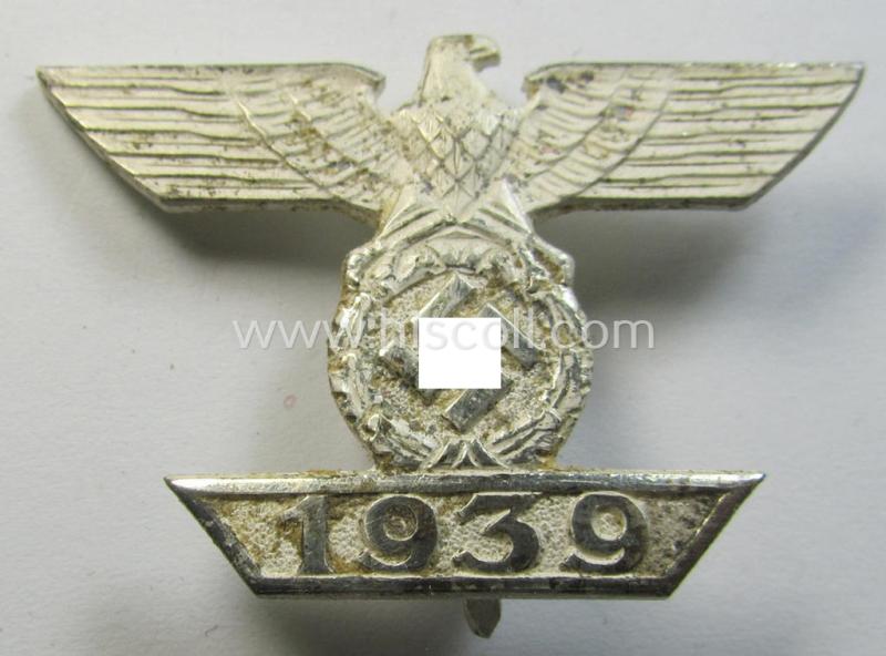 Superb - and rarely seen! - example of a: 'Wiederholungsspange zum EK I. Klasse' (or: bar to the WWI IC first-class) by the maker (ie. 'Hersteller'): 'B.H. Mayer's Kunstprägeanstalt' and that comes stored in its accompanying etui