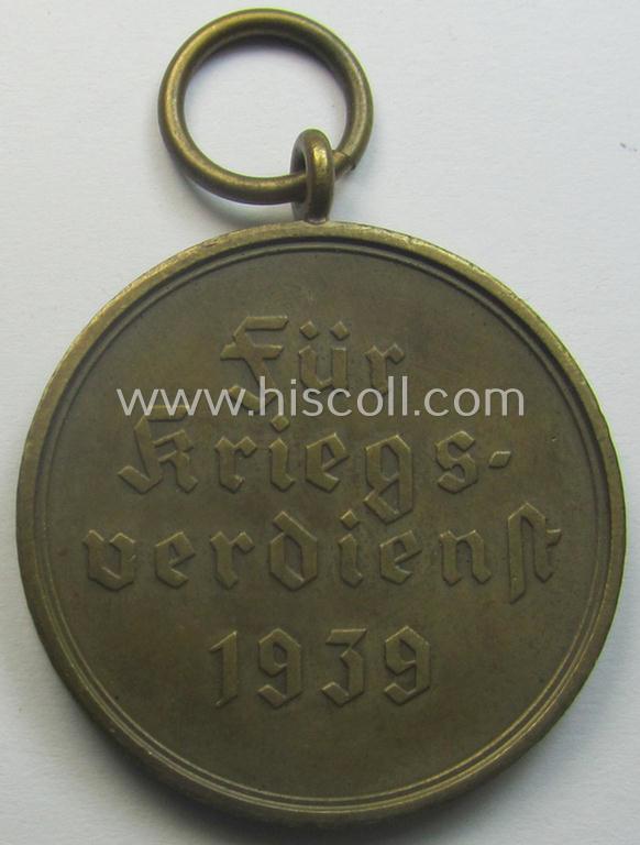'Kriegsverdienstmedaille 1939'-set comprising of a non-maker-marked- (and/or: typical 'Buntmetall'-based!) specimen that came together with its period-ribbon and 'Zellstoff'-based pouch by the maker: 'Steinhauer & Lück'