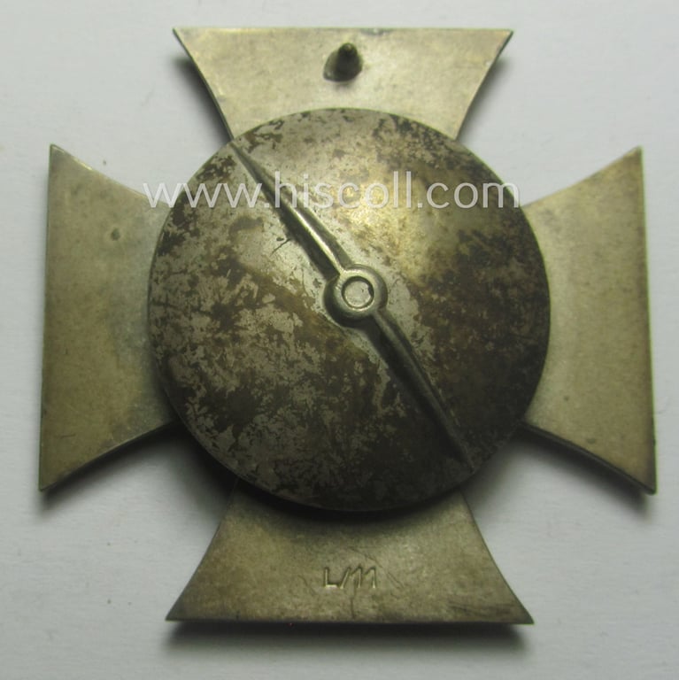 Stunning, 'EK 1. Klasse' (or: Iron Cross 1st class) as executed in the scarcely seen so-called: 'screw-back'-pattern being a maker- (ie. 'L/11'-) marked example that comes stored in its accompanying (and equally marked!) etui as issued