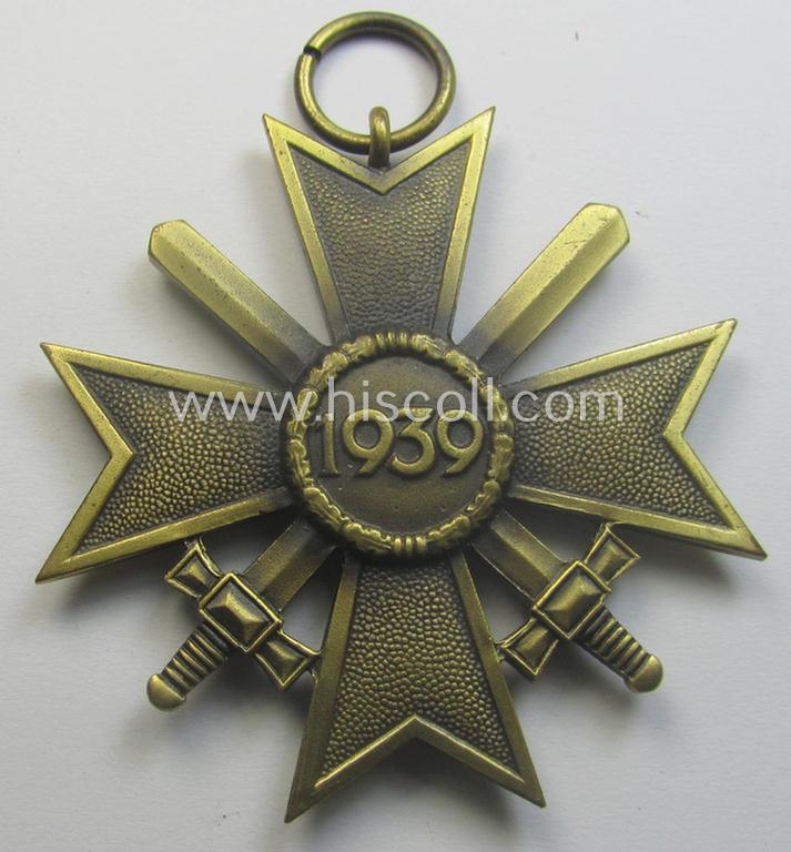 Medal-set: 'KvK 2. Klasse m. Schwn.' being a non-maker-marked specimen that came stored in its period pouch by the 'Hersteller': 'Klein & Quenzer A.G.'