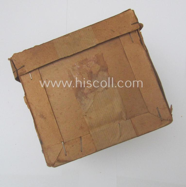 Stunning, 'Deutsches Schutzwall Ehrenzeichen' (aka: 'Westwall'-medal) being a (typical) non-maker-marked- and/or: 'Buntmetall'-based specimen that comes packed in its original pouch of issue by the: 'Friedrich Orth'-company