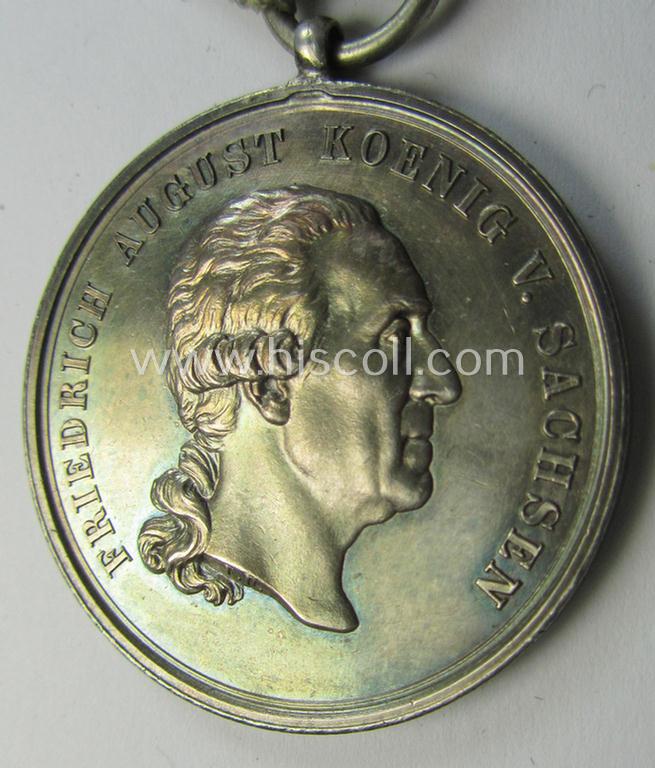 Attractive, (pre)WWI-period - and neatly silverish-toned! - so-called: 'Königlich Sächsischer Militär - St. Heinrichs-Orden des 5. Modell (1849-1918)' being a nicely preserved example that comes mounted onto its period ribbon (ie. 'Bandabschnitt'...