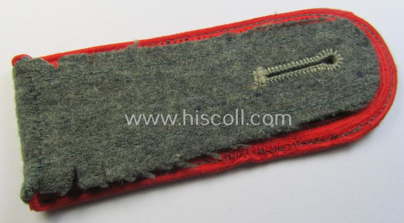 Single, later-war period- (ie. so-called: 'M44'-pattern-) 'simplified' WH (Heeres) enlisted-mens'-type shoulderstrap as was intended for a: 'Soldat eines (Sturm)Artillerie-Regiments'