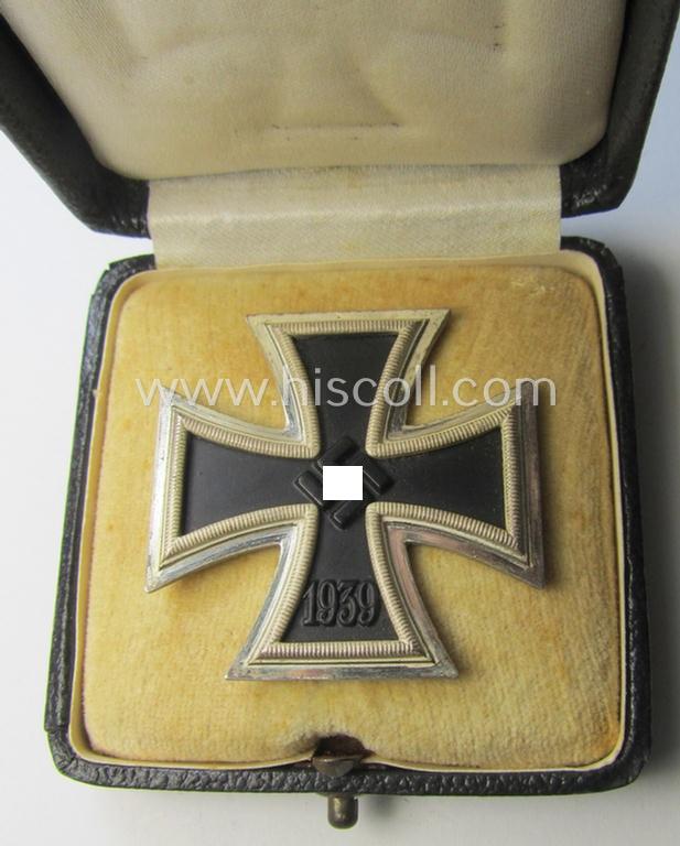 Stunning, 'Eisernes Kreuz 1. Klasse' (ie. Iron Cross 1st class) being an (I deem) early-war-period produced- and '26'-marked (ie. by: 'B.H. Mayer's Kunstprägeanstalt'-produced) example and that comes complete in its specific 'domed' etui
