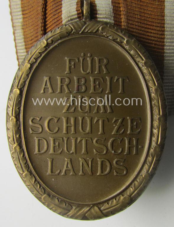Hardly worn example of a single-pieced, non-detachable WH medal-bar (ie. 'Orden- o. Einzelspange') showing a: 'Deutsches Schutzwall Ehrenzeichen' (aka: 'Westwall'-medal)