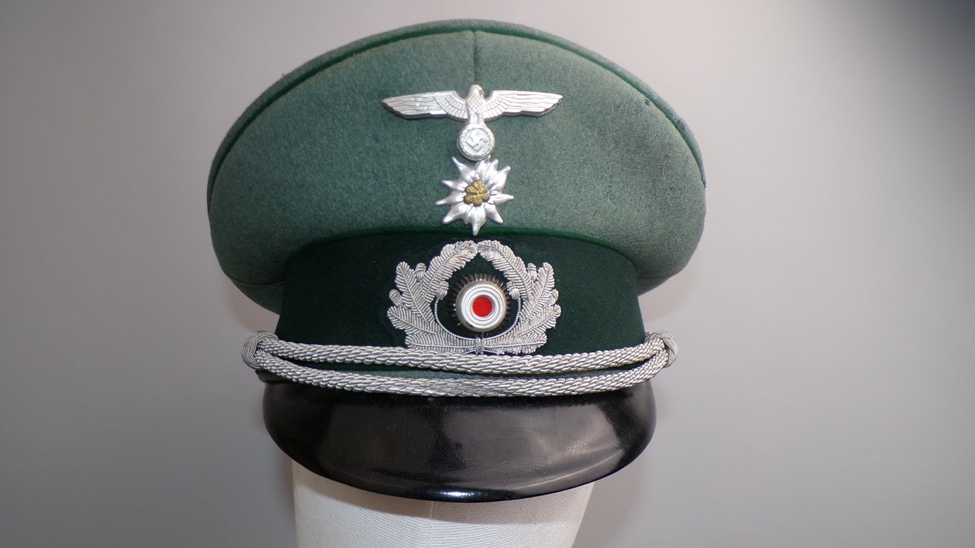 Named Gebirgsjäger schirmmütze (visor cap)