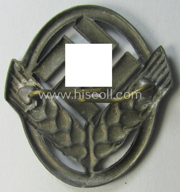 Silverish-golden-toned - and I deem 'Feinzink'-based - cap-badge (ie. 'Hutabzeichen') as was intended for usage by a female member serving within the: 'Reichsarbeitsdienst der weiblichen Jugend' (or: RADwJ)