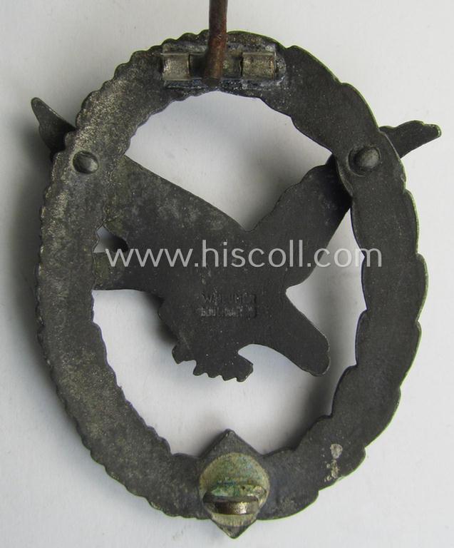 WH (Luftwaffe) 'Fliegerschützen-Abzeichen ohne Blitzbündel' being a neatly maker- (ie. 'Wilh. Deumer'-) marked- and/or: typical zinc- (ie. 'Feinzink'-) based example as was produced by the maker: 'Wilh. Deumer'