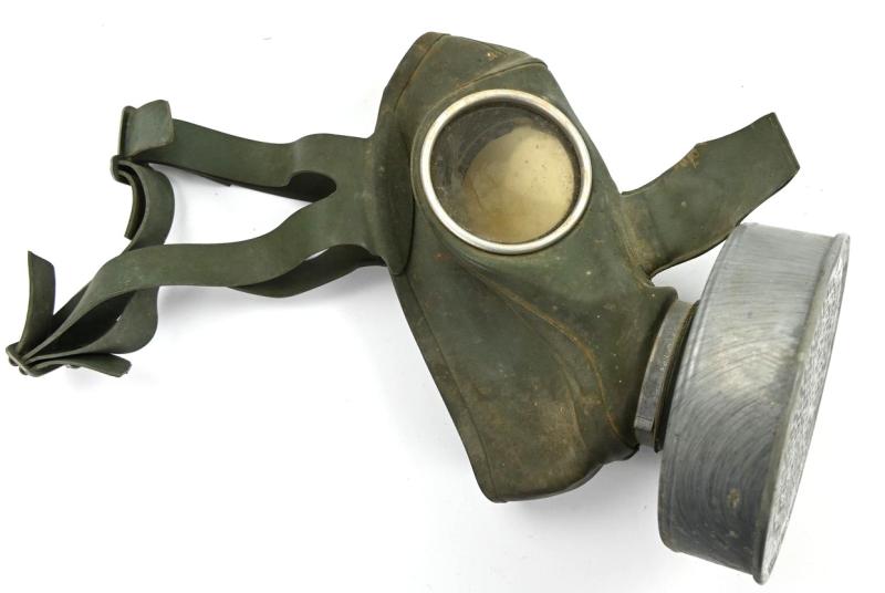 German Third Reich Period Air Defense /Civil Gasmask in Pouch