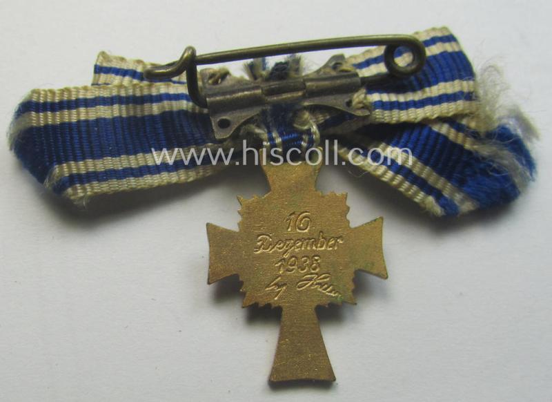 Miniature of an: 'Ehrenkreuz der deutschen Mutter - erste Stufe' (or: golden-class mothers'-cross) being a non-maker-marked example that comes in an overall nice- (albeit moderately worn- ie. used-), condition
