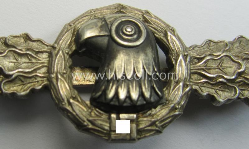 Stunning - and truly detailed! - 'Buntmetall'-based- (albeit non-maker-marked) specimen of a WH (Luftwaffe) 'Frontflugspange für Aufklärer in Silber' that comes stored in its early-war-pattern etui as issued and/or stored for decades