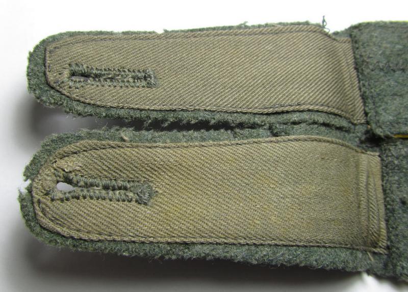 Attractive - and matching! - pair of WH (Heeres) mid-war-period- (ie. 'M43'-pattern-) EM-type shoulderstraps as piped in the bright-yellow- (ie. 'zitronengelber'-) coloured branchcolour as intended for a: 'Soldat der Nachrichten-Truppen'