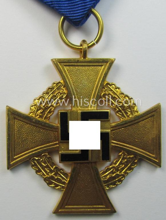 'Treuedienst Ehrenzeichen 1. Klasse' being a (typical) non-maker-marked example that came mounted onto its original ribbon (ie. 'Bandabschnitt') and that comes stored in its maker- (ie. 'Deschler'-) marked etui as issued