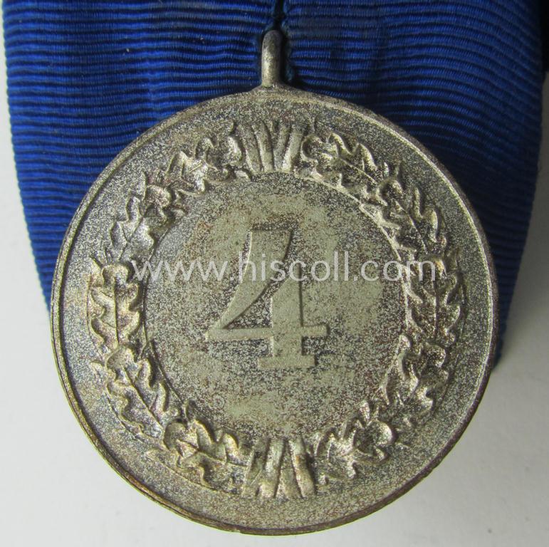 Bright silver-toned WH (Heeres- o. KM) so-called: 'Einzelspange' showing a: 'WH-Dienstauszeichnung 4. Stufe' (as was intended for 4 years of loyal-service) and that shows a detailed, 'Heeres'-type-eagle-device, period-attached