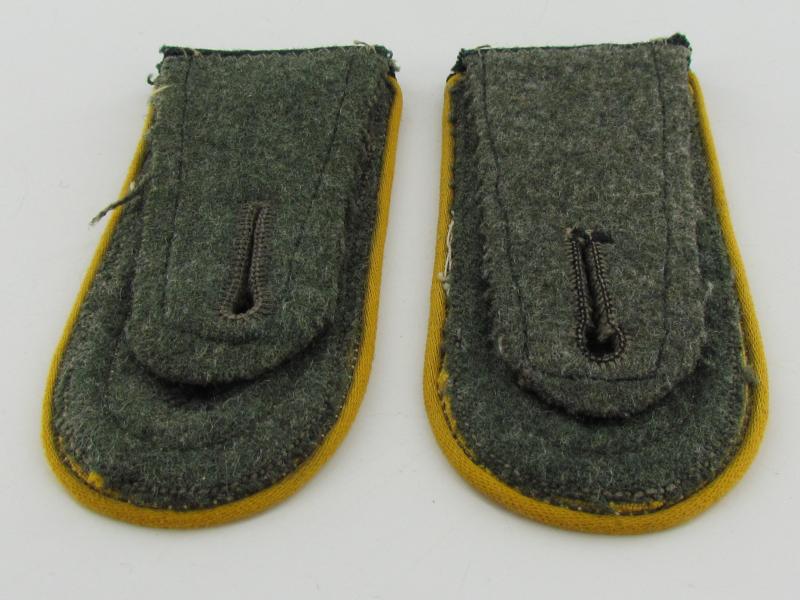 Wehrmacht (Heer) M36 cavalry or reconnaissance shoulder boards for Unteroffizier (NCO)