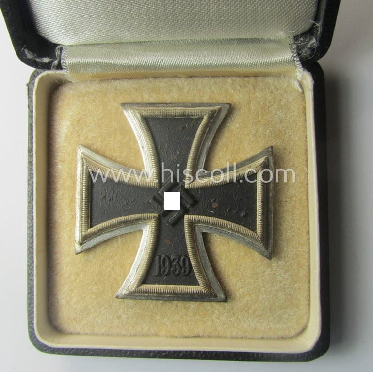 'Dual'-maker-marked, 'Eisernes Kreuz 1. Klasse' (ie. Iron Cross 1st class) being an (I deem) mid-war-period produced: 'L/52'- and/or: '20'- (ie. by 'C.F. Zimmermann'-marked-) example and that comes complete in its specific etui as issued