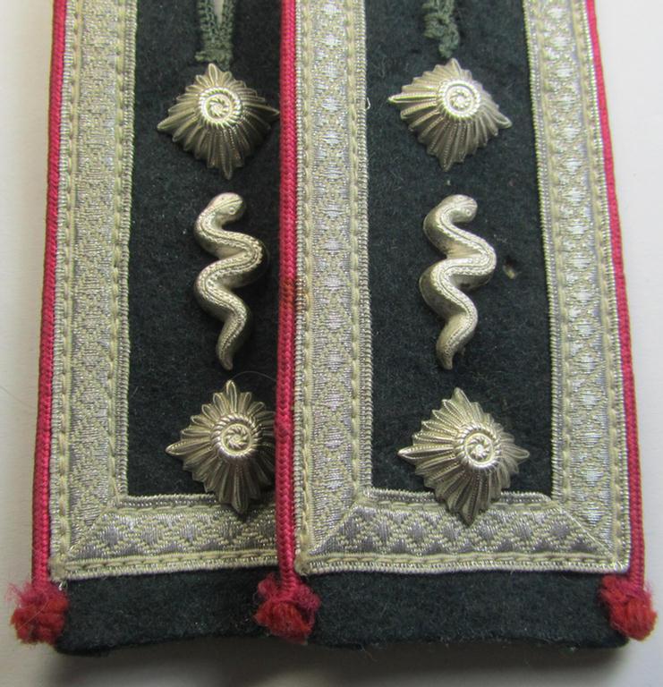 Attractive - and fully matching! - pair of WH (Heeres), early-war-period- (ie. 'M36'- ie. 'M40'-pattern, 'tailor-made') NCO-type shoulderstraps as was intended for usage by an: 'Oberfeldwebel der Veterinär-Truppen'