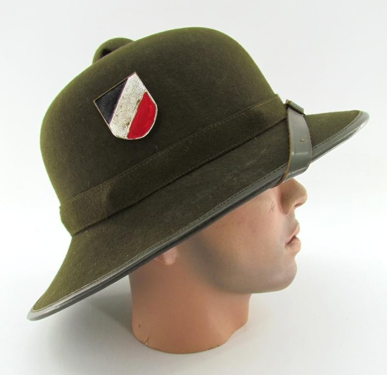 Wehrmacht (Heer) ‘Afrikakorps’ tropical pith helmet by ‘RF’ 1942