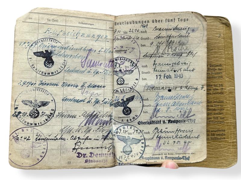 Grouping of Oberfeldwebel -Hans Kelmereit-