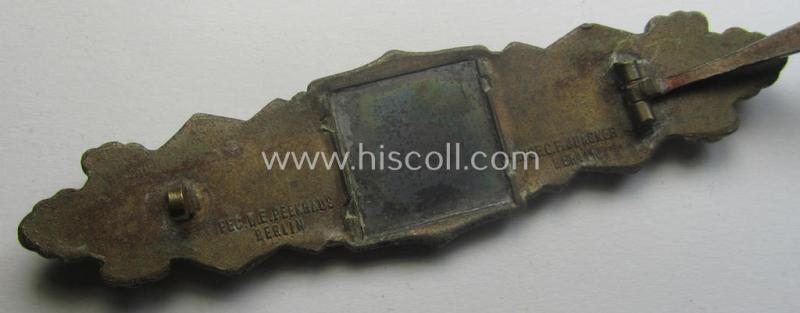 'Nahkampfspange in Bronze' (or: bronze-class close-combat clasp ie. CCC) being a neatly maker-marked- and/or minimally converse-shaped specimen by the maker- (ie. 'Hersteller') 'C.E. Juncker - Berlin'