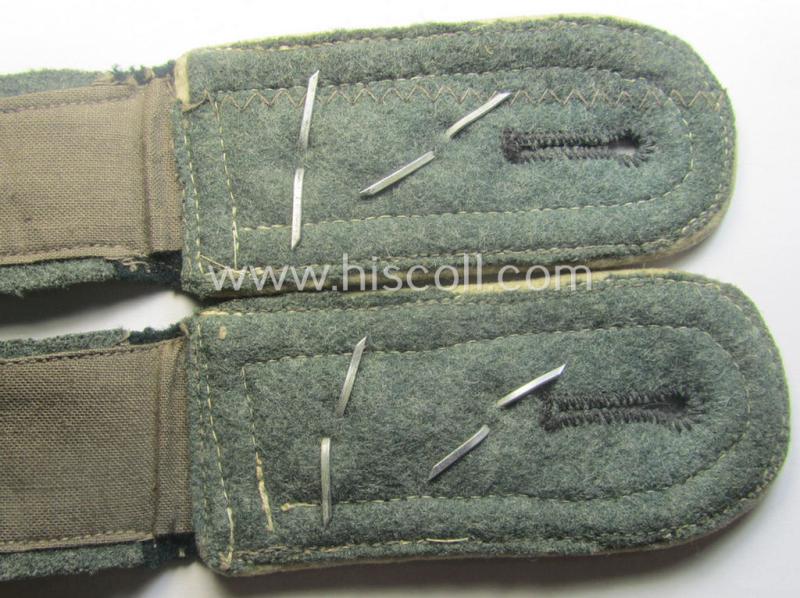 Pair of WH (Heeres) so-called: 'M40'-pattern NCO-type shoulderstraps: 'Oberfwbl. der Infanterie-Trpn.'