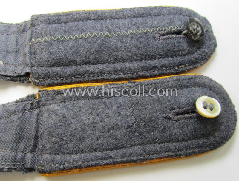 Attractive - and fully matching! - pair of mid- (ie. later-) war-period, WH (Luftwaffe) NCO-type shoulderstraps as was intended for usage by an: 'Unteroffizier der Flieger o. Fallschirm-Truppen'